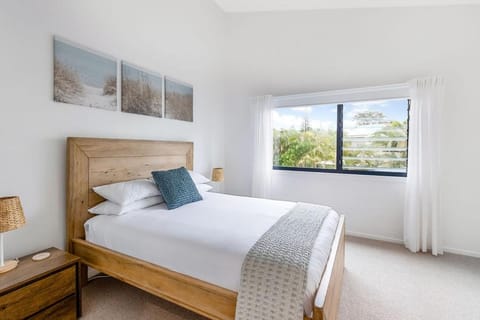 Bed, Photo of the whole room, Bedroom, wardrobe, air conditioner
