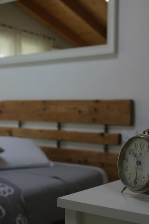 Shower, Toilet, Bed, Bathroom, TV and multimedia, Balcony/Terrace, Decorative detail, Pets, Garden view