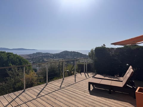 View (from property/room), Balcony/Terrace, Sea view, sunbed