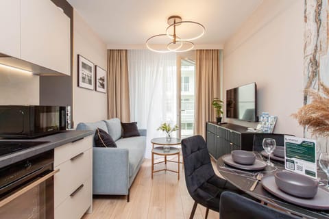 Communal lounge/ TV room, TV and multimedia, Balcony/Terrace, Kitchen or kitchenette, Living room, Seating area, Evening entertainment