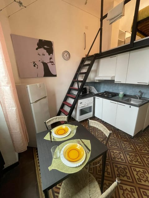 Kitchen or kitchenette, Dining area, Food, stove