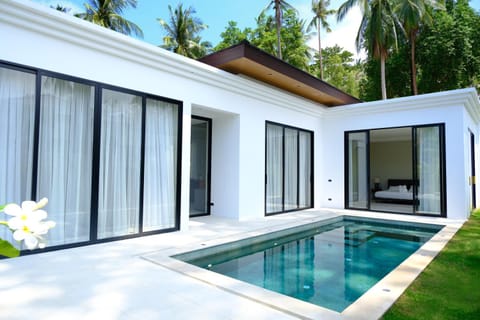 Property building, Balcony/Terrace, Pool view, Swimming pool, Swimming pool