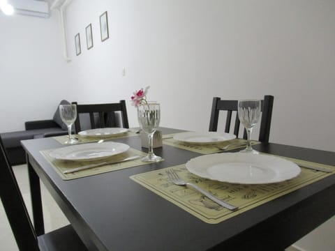 Food and drinks, Dining area, Food