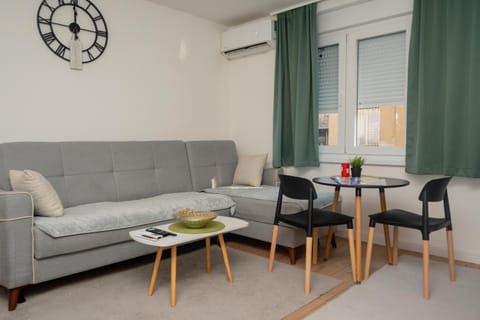 Living room, Seating area, Dining area, air conditioner