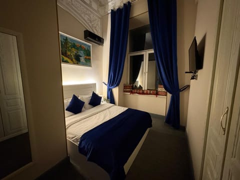 Bed, TV and multimedia, Lobby or reception, Photo of the whole room, Bedroom