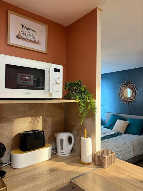 Bed, Kitchen or kitchenette