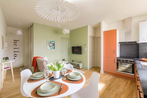 Living room, Seating area, Dining area, kitchen, kitchen