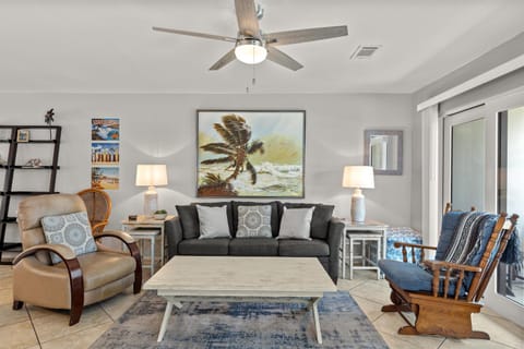 Living room, Seating area, furniture