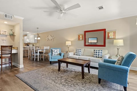 TV and multimedia, Kitchen or kitchenette, Living room, Seating area, Dining area, furniture