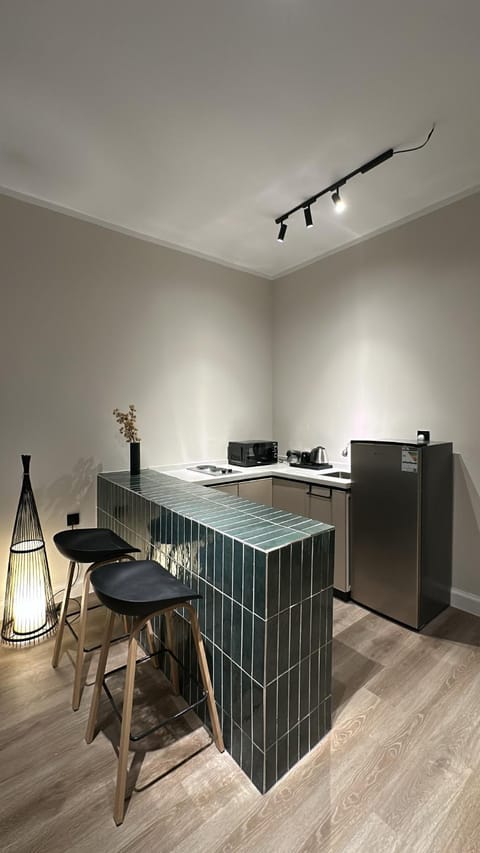 Coffee/tea facilities, Kitchen or kitchenette, Dining area