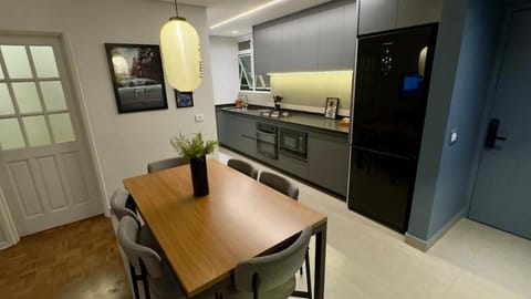 Kitchen or kitchenette, Dining area, oven, stove