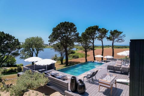 Natural landscape, Balcony/Terrace, Lake view, Pool view, Swimming pool, Swimming pool