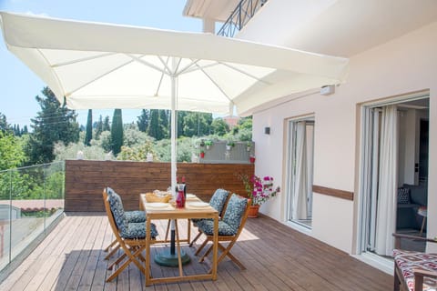 Patio, View (from property/room), Balcony/Terrace, Living room, Seating area, Dining area