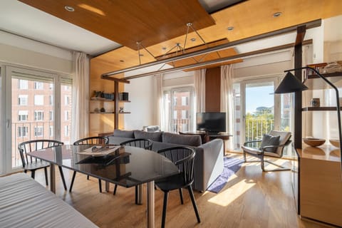 View (from property/room), Balcony/Terrace, Living room, Seating area, Dining area