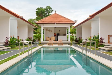 Property building, Garden, Pool view, Swimming pool