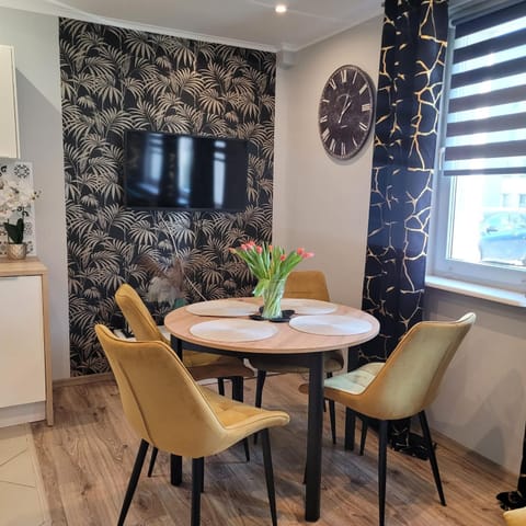 TV and multimedia, Living room, Dining area