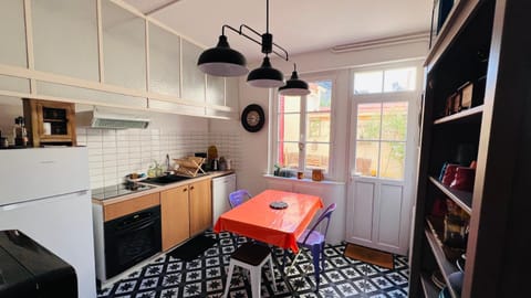 Property building, Kitchen or kitchenette, Living room