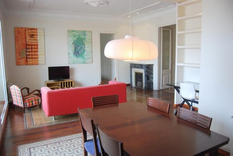 Seating area, Dining area