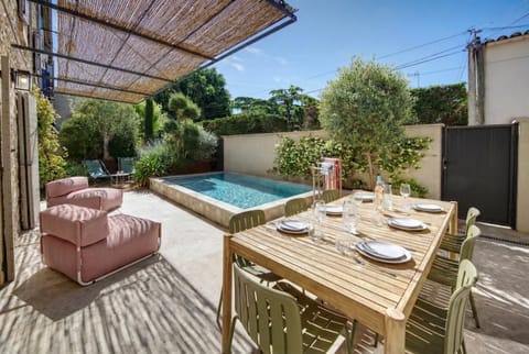 Patio, Garden, Dining area, Garden view, Pool view, Swimming pool