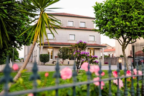 Property building, Spring, Day, Garden, Garden view