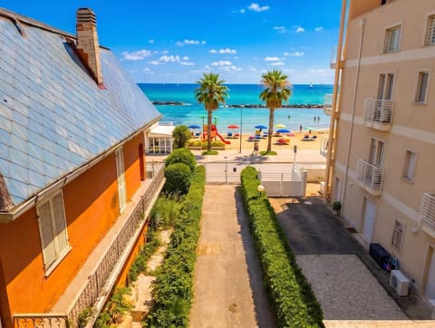 Neighbourhood, Beach, Sea view