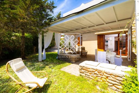 Patio, Dining area, Garden view