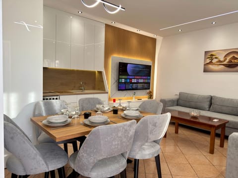 TV and multimedia, Kitchen or kitchenette, Living room, Dining area