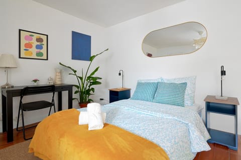 Bed, Living room, Photo of the whole room, Seating area, Bedroom