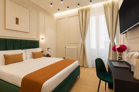 Bed, TV and multimedia, Bedroom