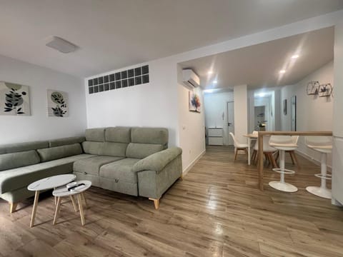 Kitchen or kitchenette, Seating area, Dining area