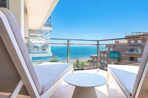 View (from property/room), Balcony/Terrace, Sea view, sunbed