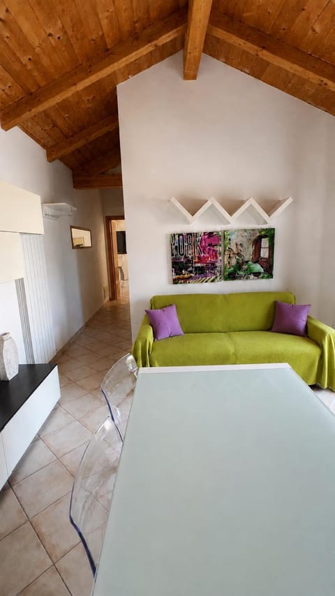Bed, Living room