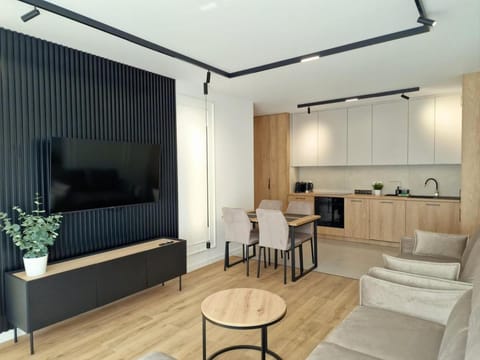 TV and multimedia, Kitchen or kitchenette, Living room, Dining area, oven, stove