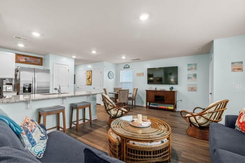 TV and multimedia, Kitchen or kitchenette, Living room, Seating area
