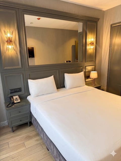 Bed, TV and multimedia, Bedroom, wardrobe