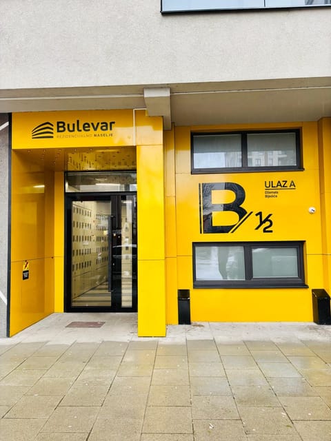 Property building, Facade/entrance