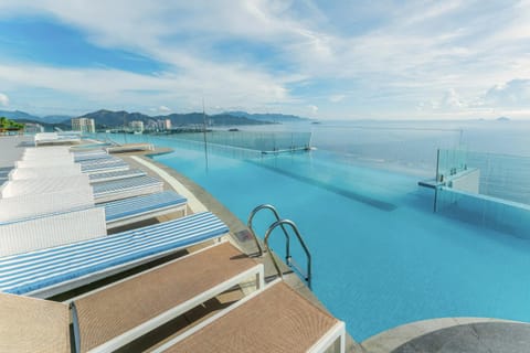 Nearby landmark, Day, Natural landscape, Lake view, Mountain view, Pool view, Sea view, Swimming pool, Swimming pool, sunbed