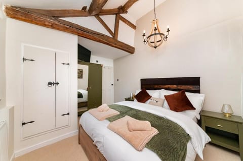 Bed, Bedroom, towels, wardrobe