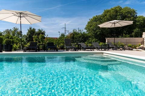 Area and facilities, Swimming pool