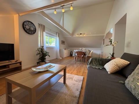 Communal lounge/ TV room, Living room, Dining area