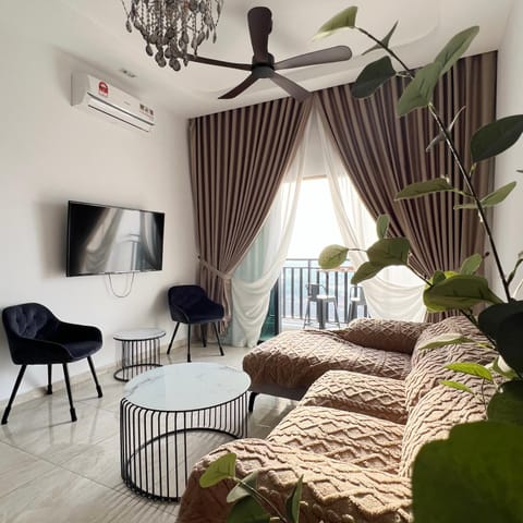 Property building, TV and multimedia, Balcony/Terrace, Living room