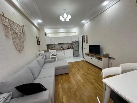 Communal lounge/ TV room, TV and multimedia, Kitchen or kitchenette, Living room, Seating area, Dining area