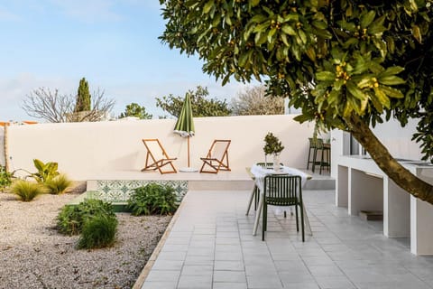 Property building, Balcony/Terrace, Living room