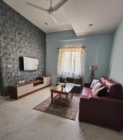 Karaoke, TV and multimedia, Living room, Seating area, Evening entertainment