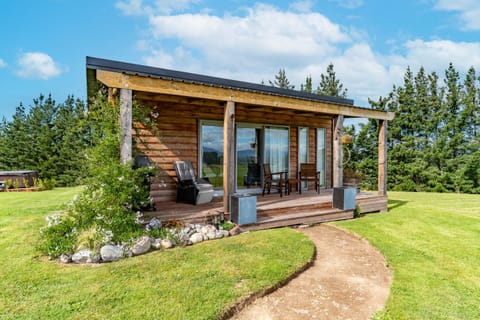 Property building, Day, Natural landscape, Garden, Garden, Garden view