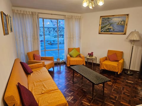 Living room, Seating area