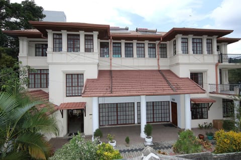 Facade/entrance, Bird's eye view
