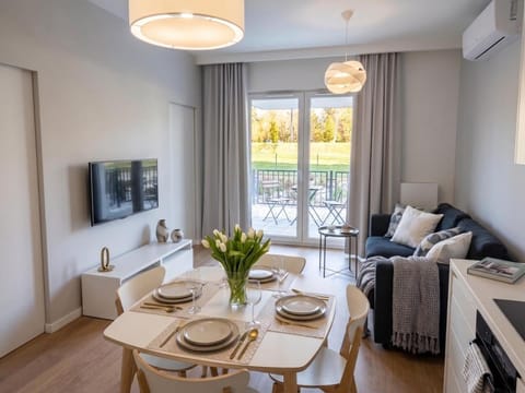 TV and multimedia, Kitchen or kitchenette, Living room, Seating area, Dining area, air conditioner