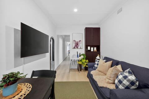 Communal lounge/ TV room, TV and multimedia, Living room, Seating area, Evening entertainment