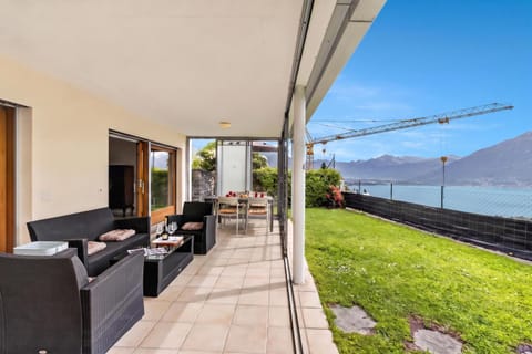 Dining area, Lake view